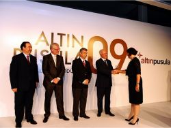 Jüri Üyelerimize Özel Ödül