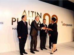 Jüri Üyelerimize Özel Ödül