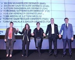 The One Awards Ödülleri”nde Sektör Derneklerine Plaket